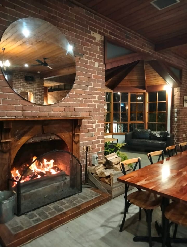 The Warburton Hotel, Wesburn - Bar & Bistro (The West)