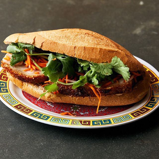 Phờ Nom Collins St