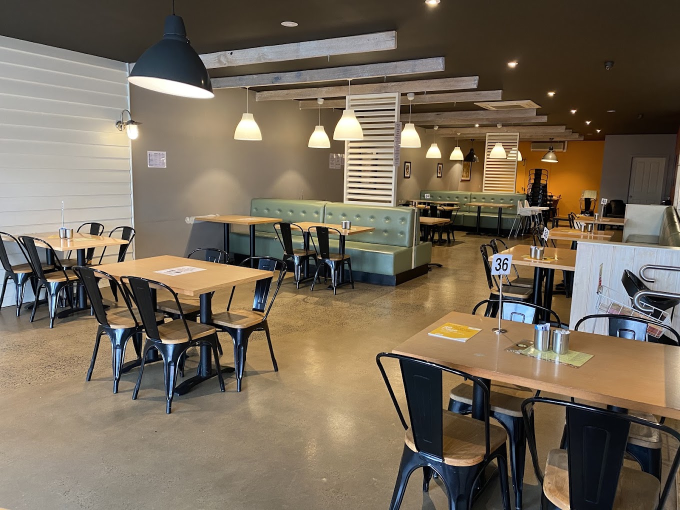 Ducky Brown Cafe
