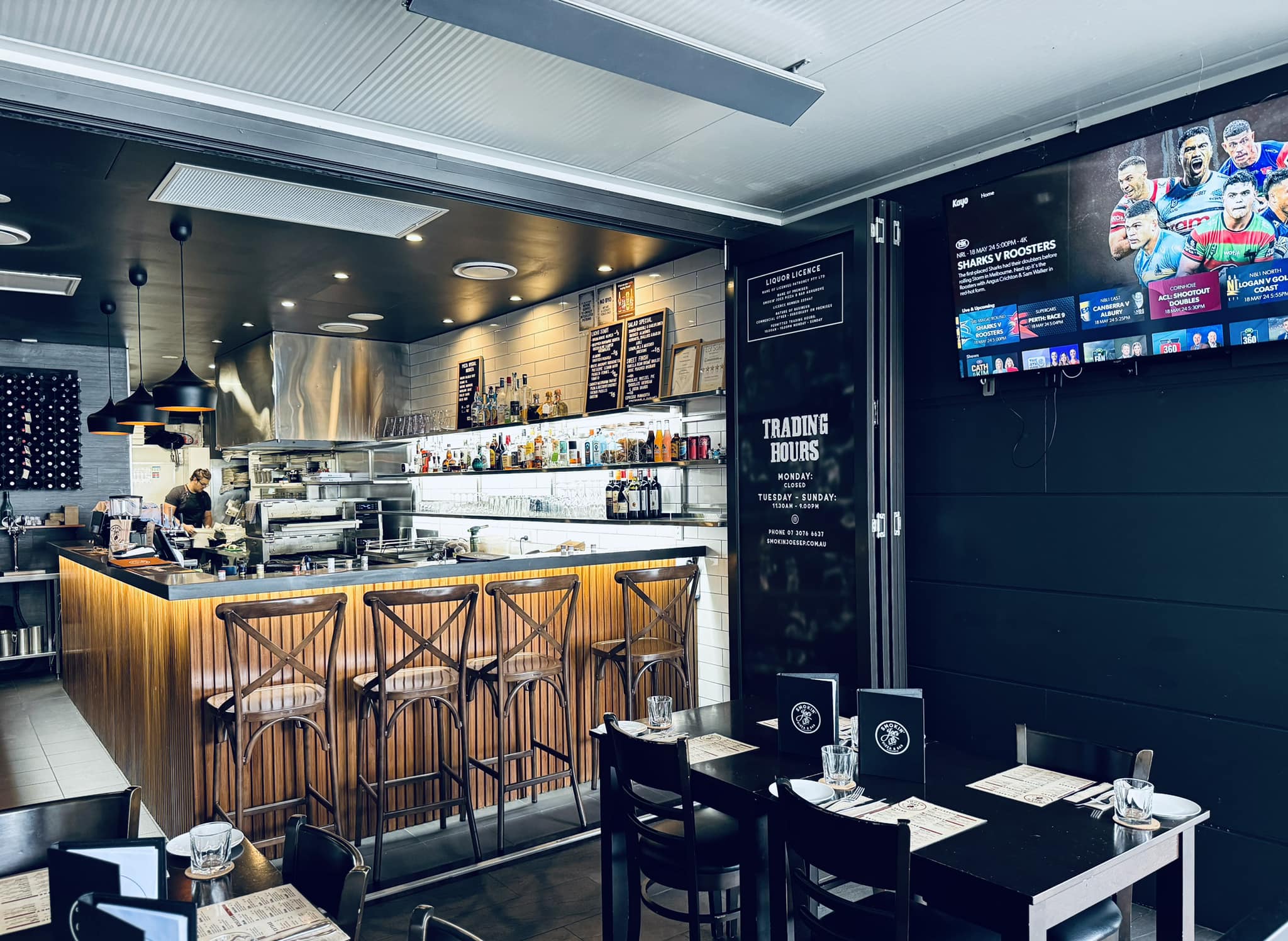 Smokin’ Joes Pizza & Bar