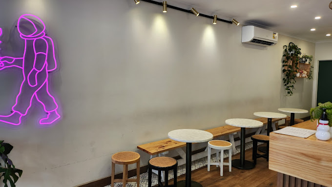 The 2 Men Cafe