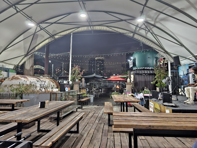 Big Earle's Roadhouse Barbecue
