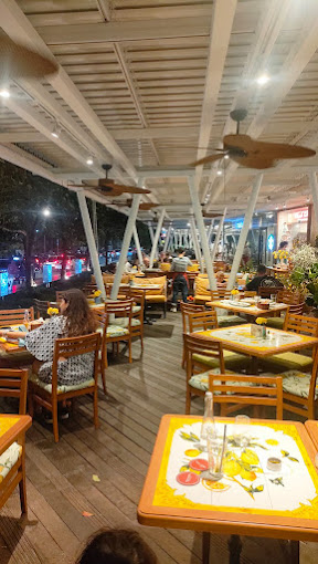 Villa Capri Beachwalk Bali