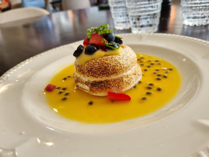 Fosh Bar & Restaurant