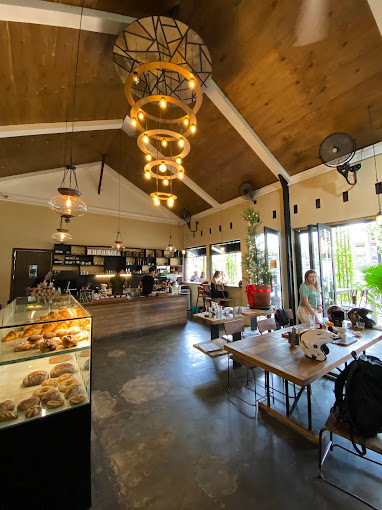 7islands Bakery & Café, daily fresh bread, pastry and cakes