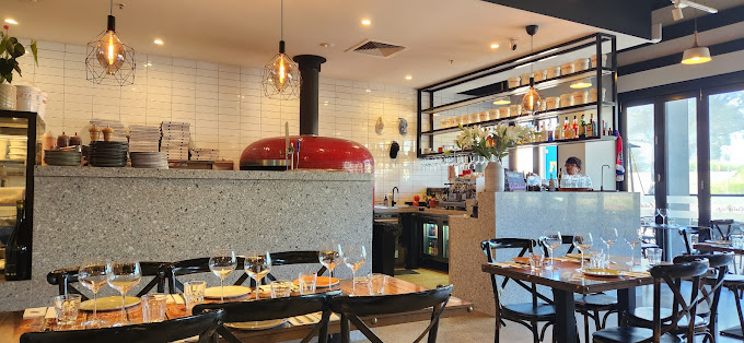 La Calabrese Pizzeria