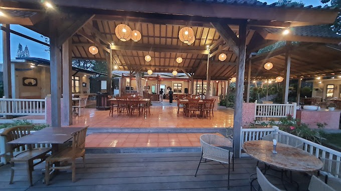 Margot Riverside Restaurant