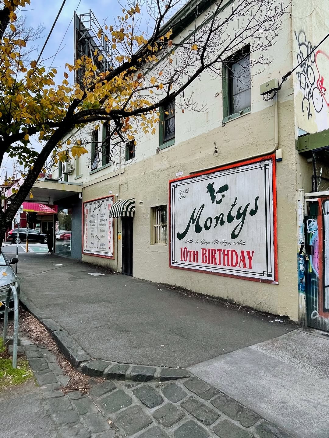 Montys Bar