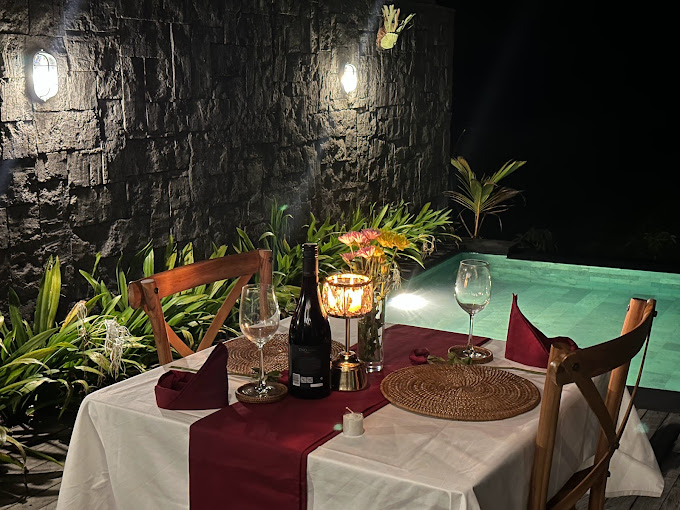 Nana's Pool & Bar Sidemen
