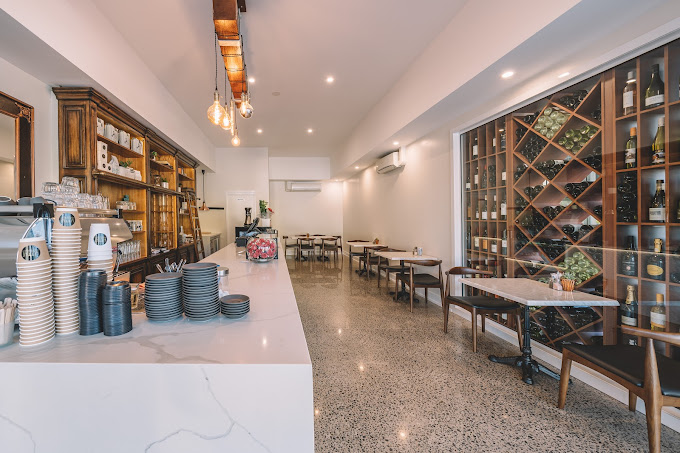 Little Glass Room Bar & Restaurant