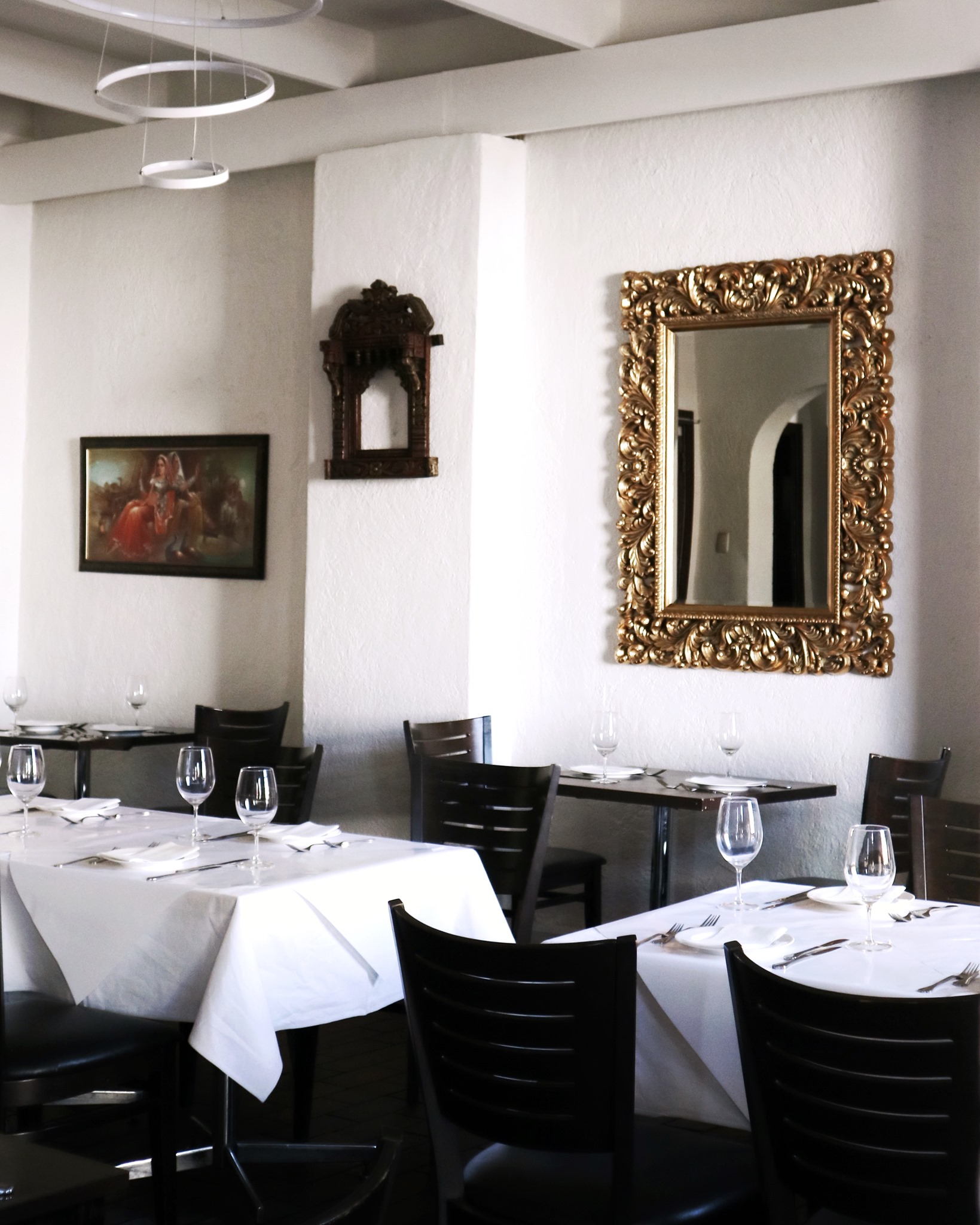 Le Taj Restaurant & Lounge