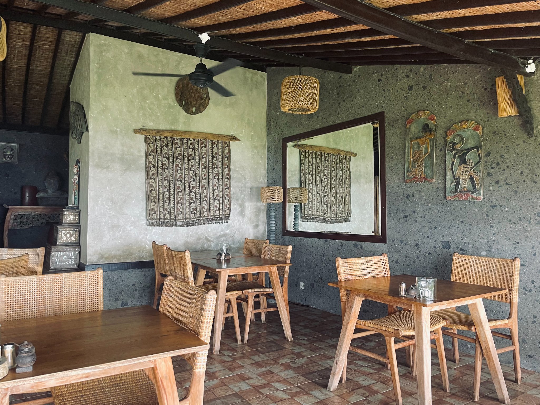 Gusto Resto & Cafe