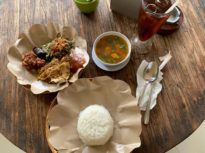 Warung Babi Guling Ibu Oka 3