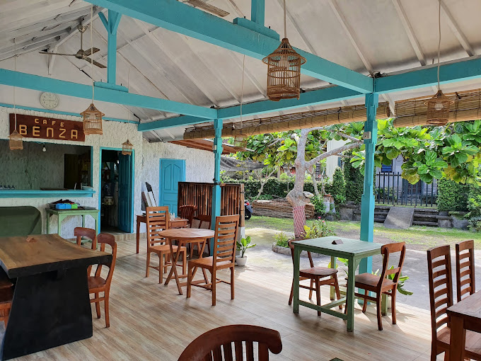 CAFE BENZA at Tirtagangga