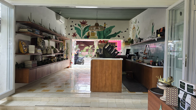 Mamada's Cafe & Bakery