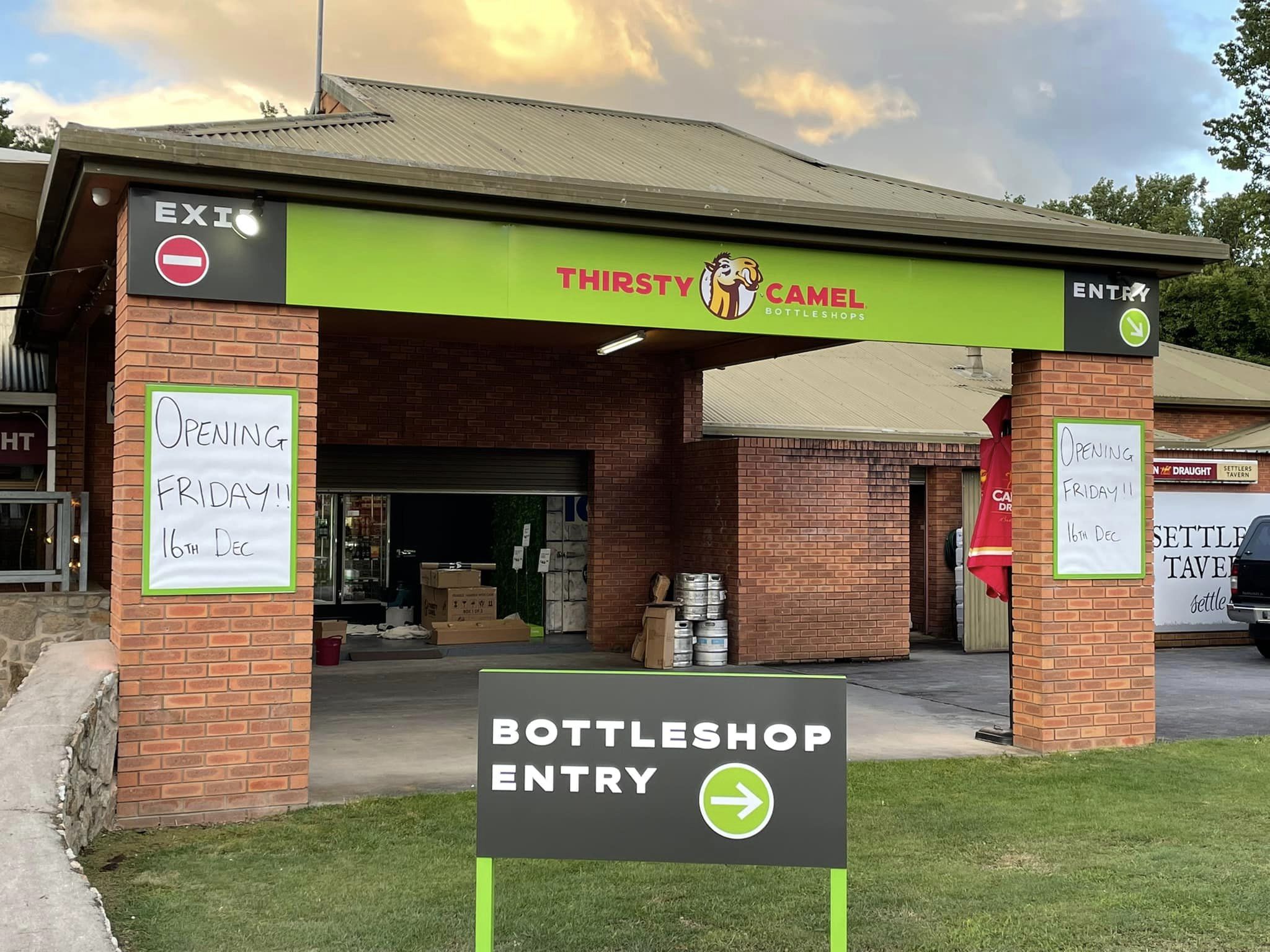 Settlers Tavern Tawonga South