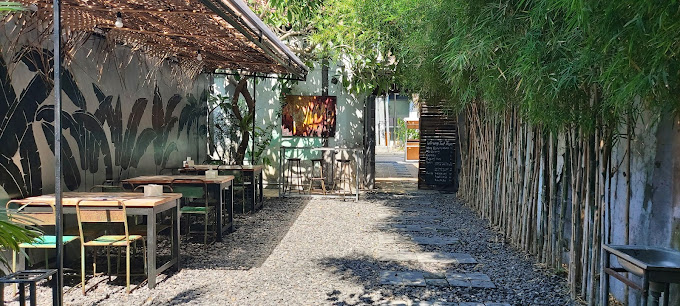 Warung Tut Taya