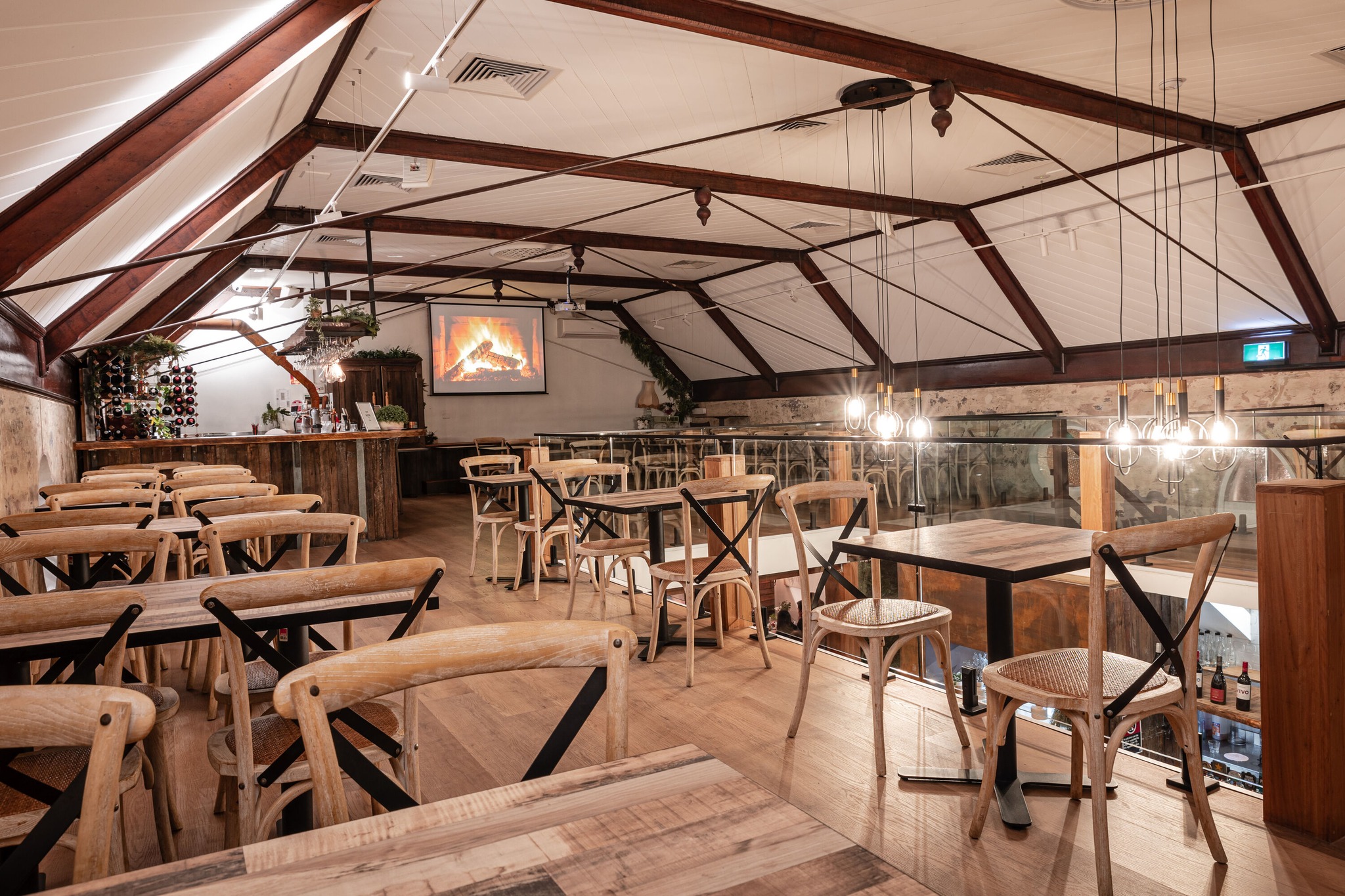 Henry's Bar & Restaurant