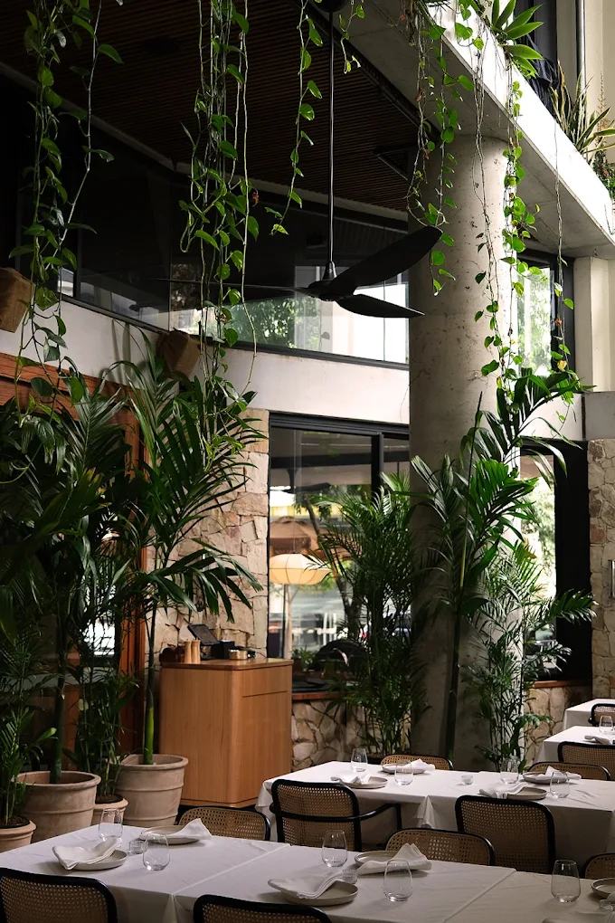 Evra Restaurant & Bar