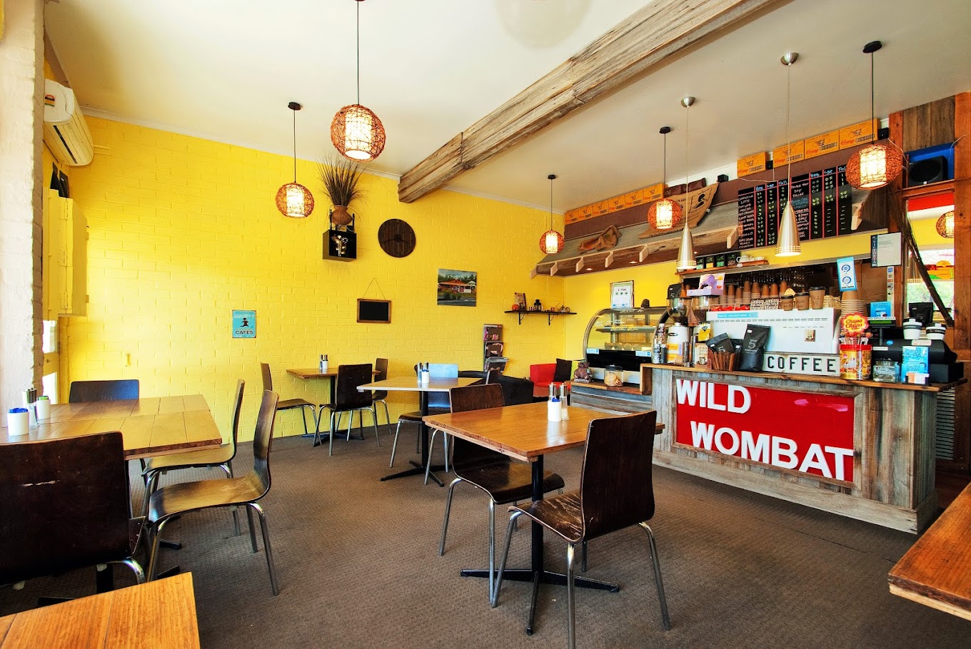 WILD WOMBAT Cafe