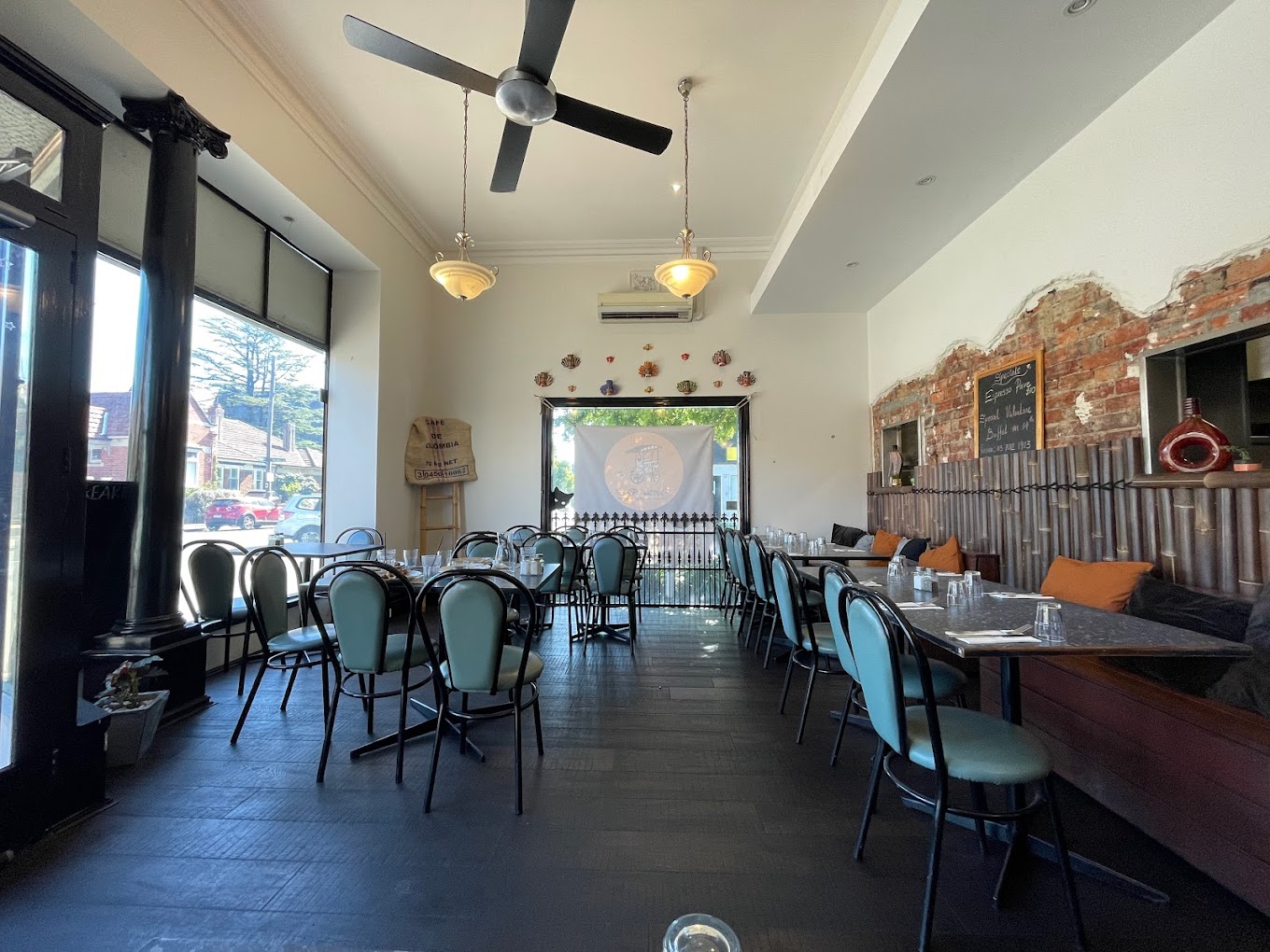 Pettah Road - Cafe, Restaurant & Beer Garden
