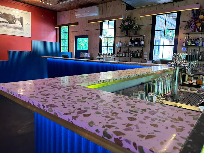 Mollie's Bar & Diner