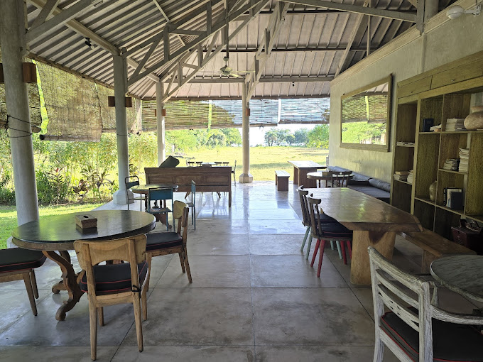 Selini Cafe & Bakery