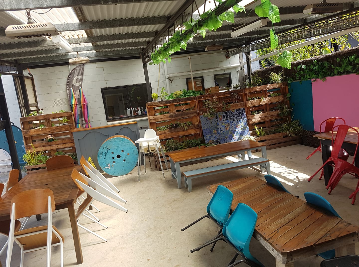 Hello Birdie Cafe