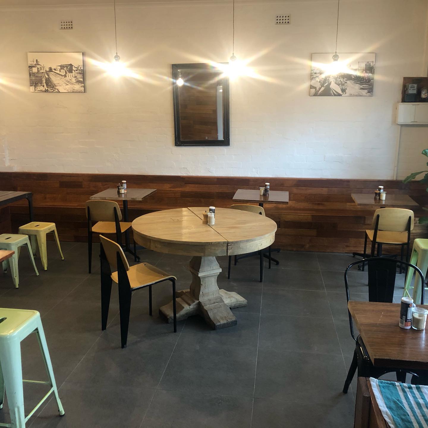 Dad and Dave's Cafe