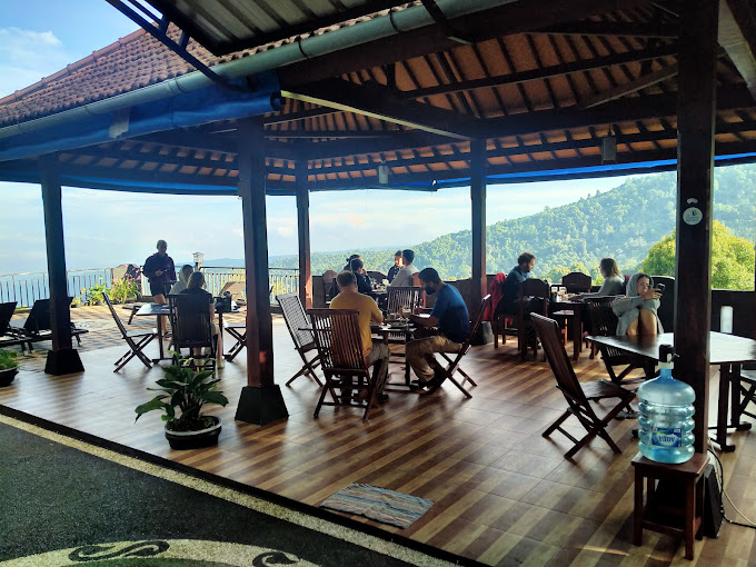 Adila Warung and homestay