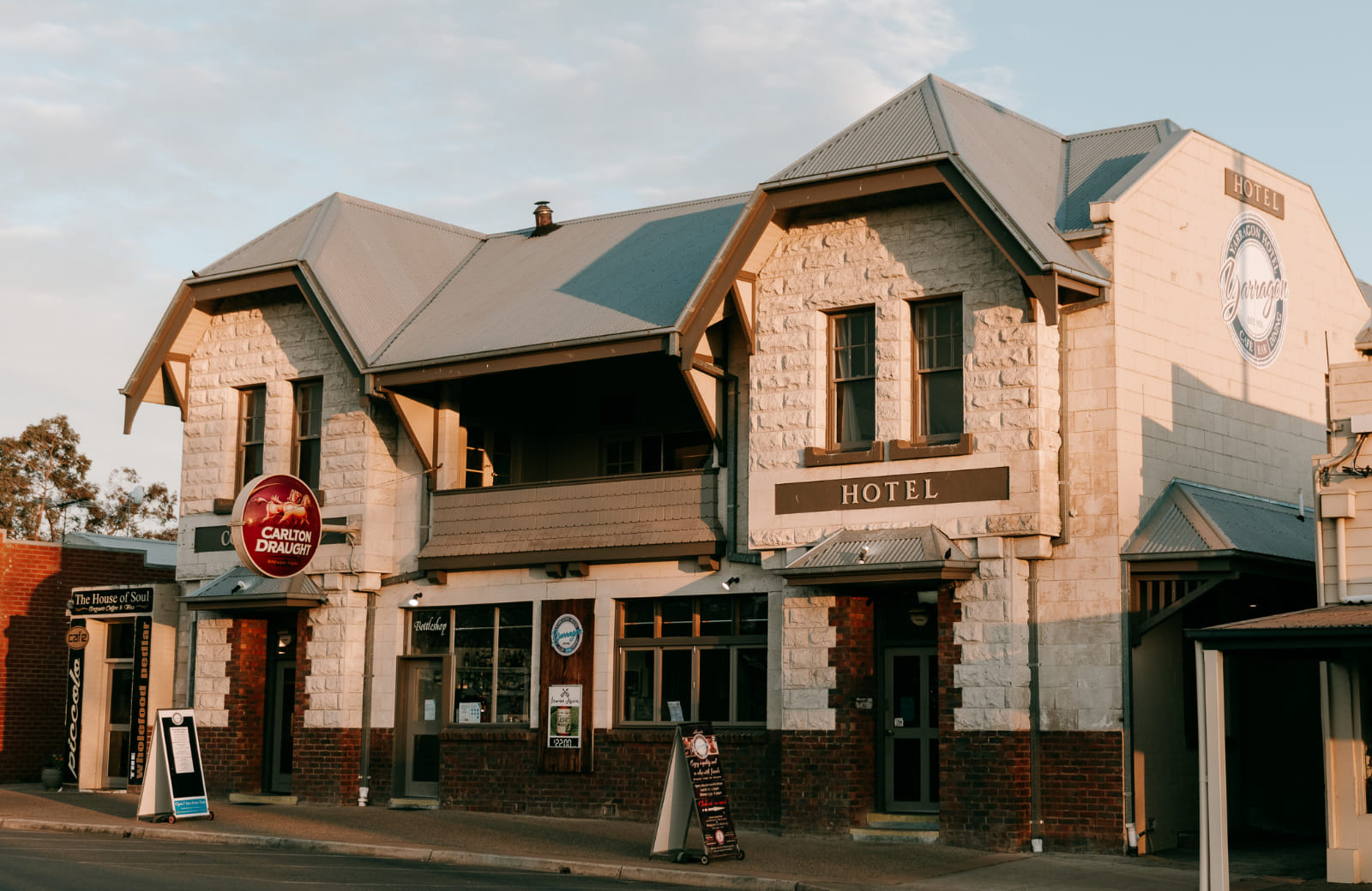 Yarragon Hotel