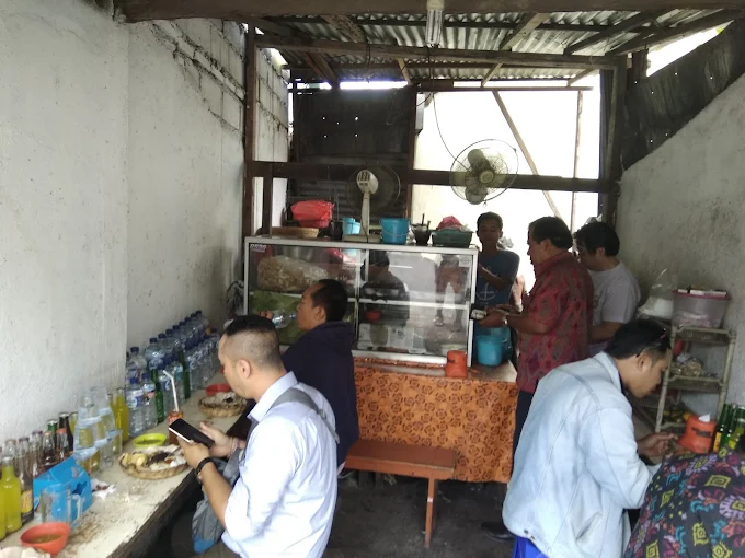 Warung Babi Guling Nyoman Samprig