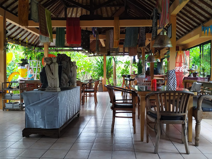 Yeye's Warung & Gift Shop