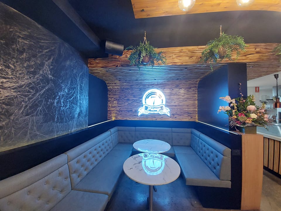 7 Fridays Cafe & Restaurant