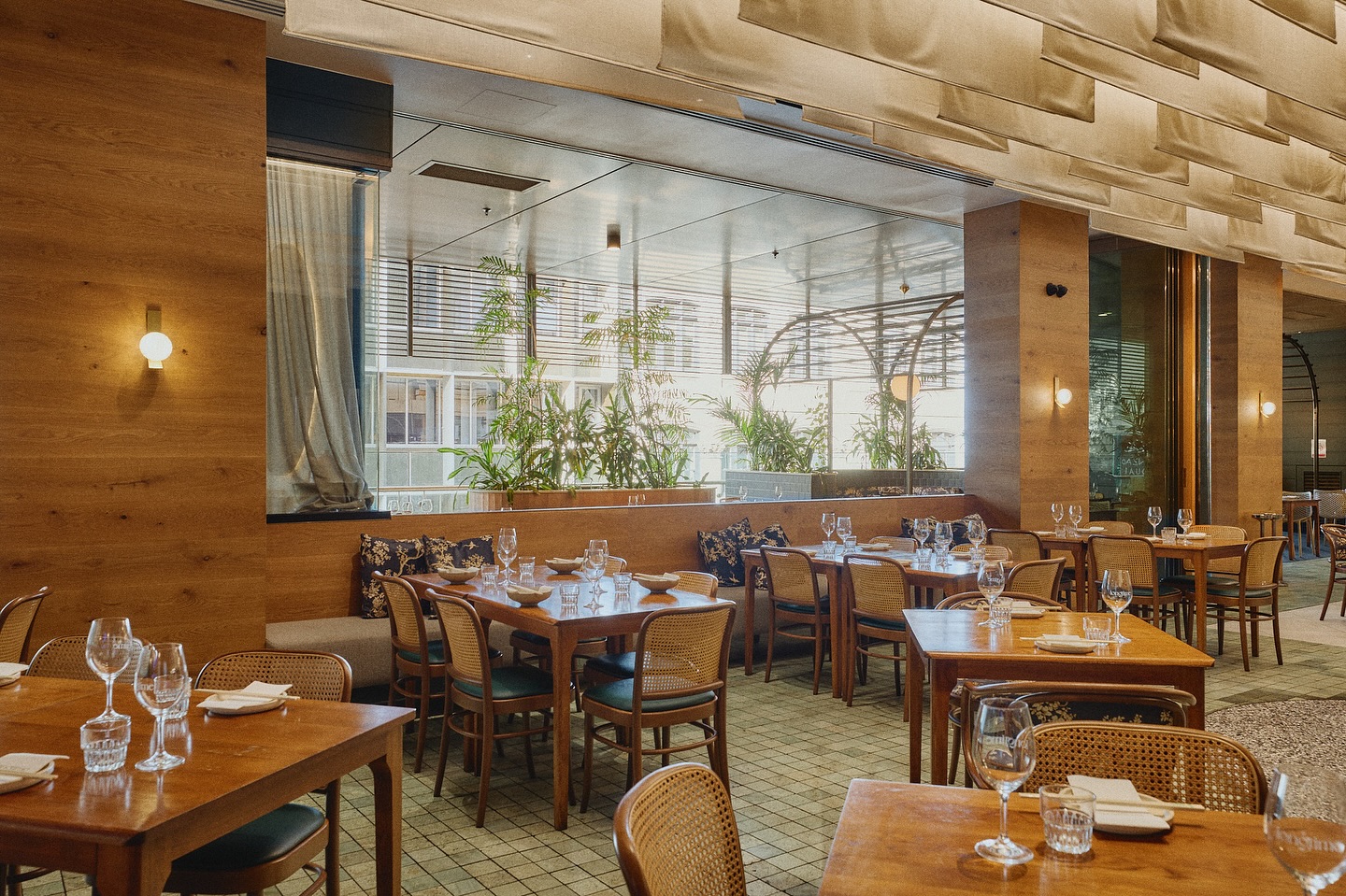 LONGTIME DINING