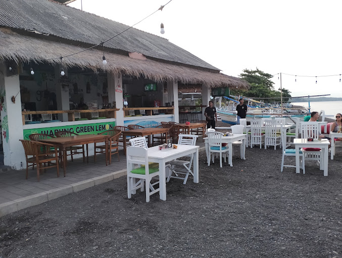 Warung Green Lemon & Beach Bar