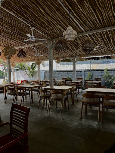 Tiki bar & more (Breakfast,lunch,dinner)