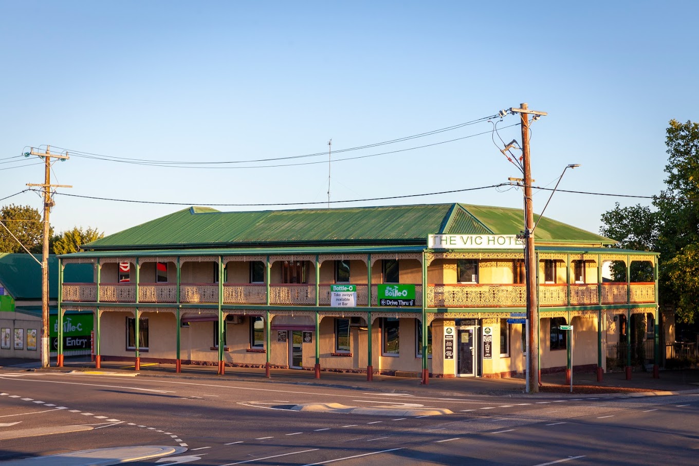 Victoria Hotel & Bottle Shop Woodend