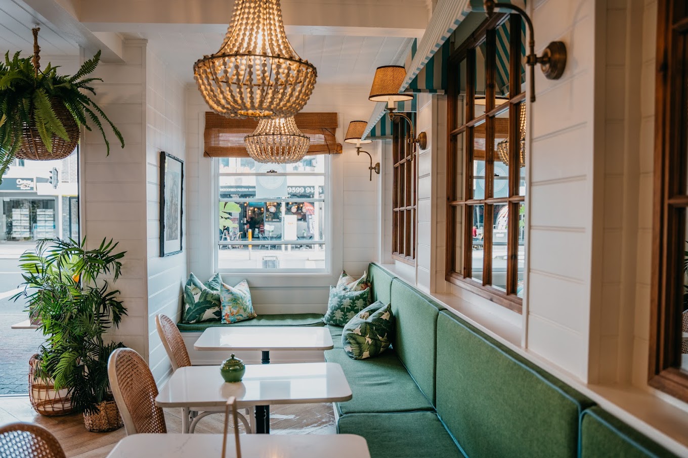 AVOCADO LOUNGE