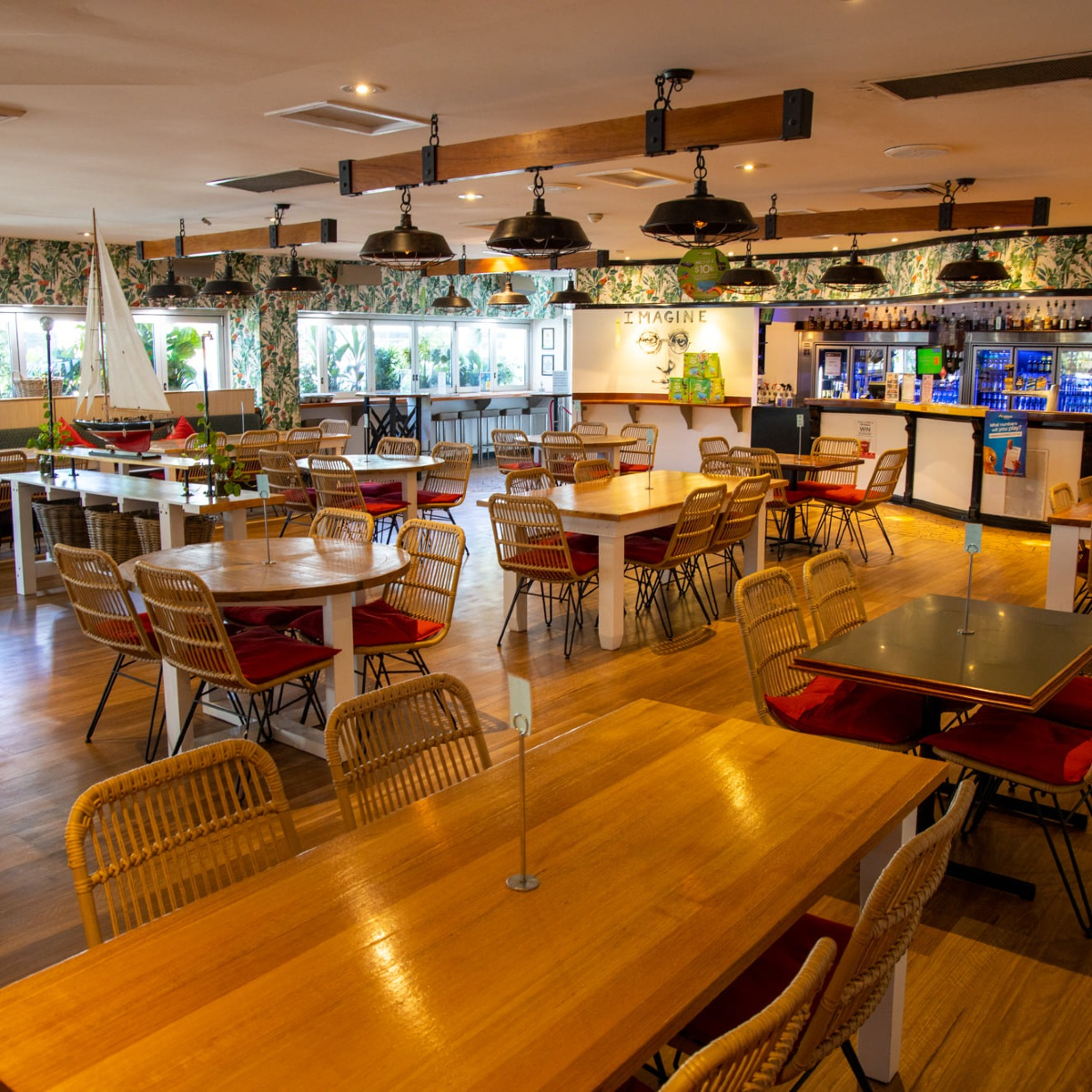 RQ'S Tavern