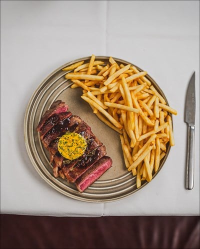 DOLLY Restaurant & Cocktail Bar