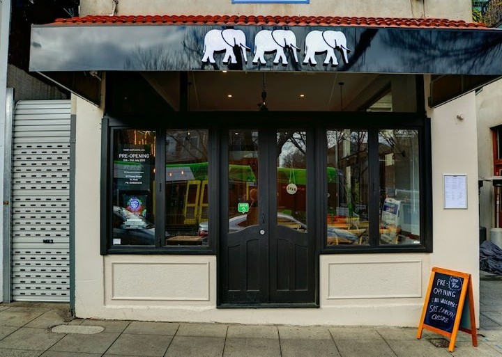 Three Elephants & Co.