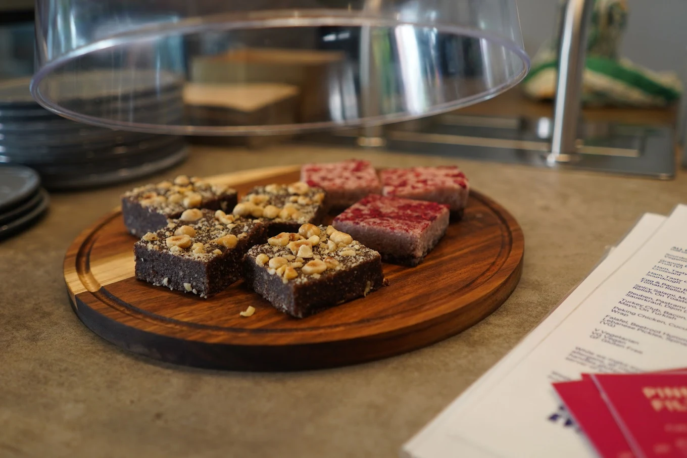 Yuna Cafe & Restaurant