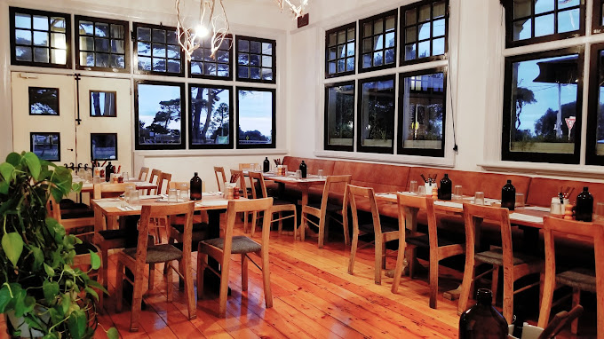 Counting House Bar & Grill