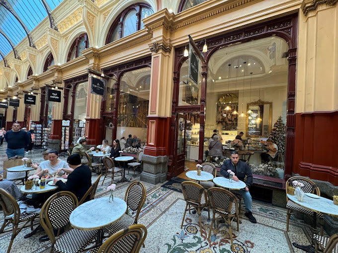 Le Petit Chateau Restaurant