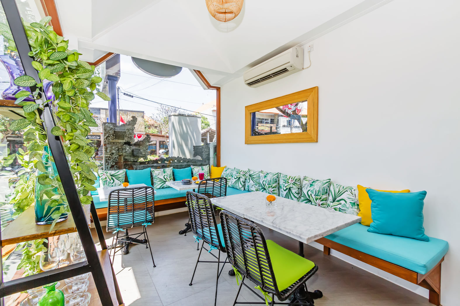Cafe Akaya