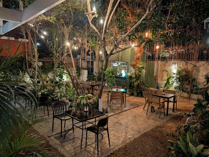 Earth House | Restaurant | Wine Bar