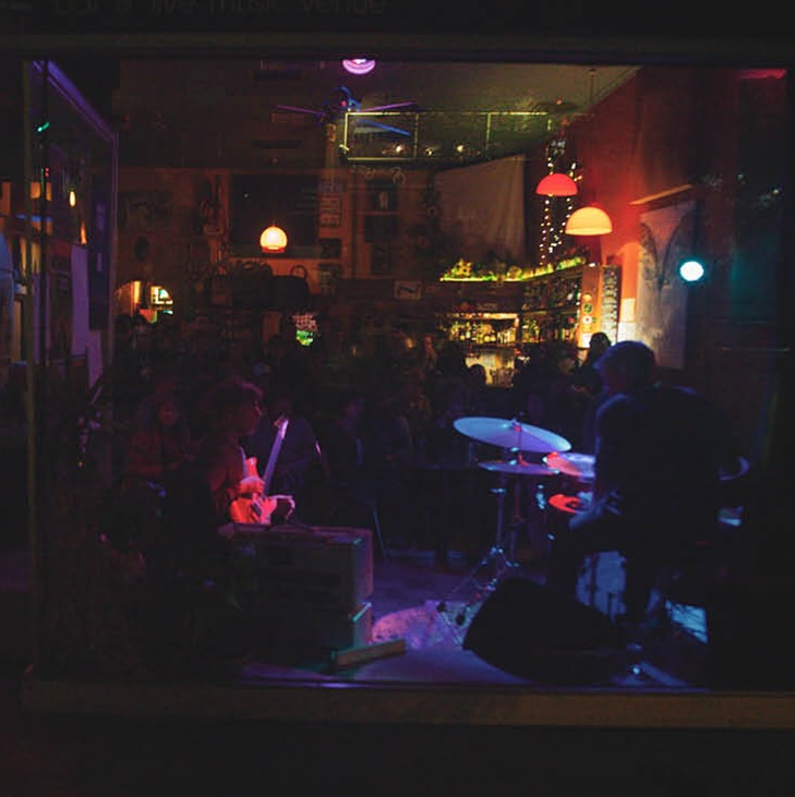 Bar 303
