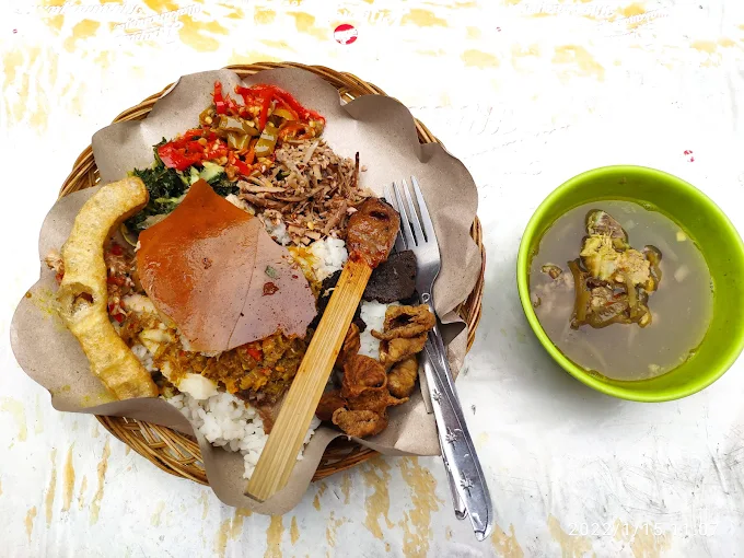Warung Babi Guling Nyoman Samprig