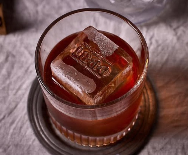 Bar 1880